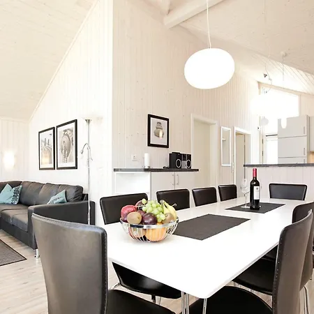 10 Person In * Großenbrode